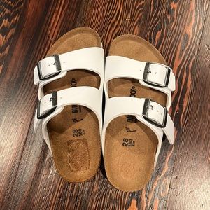 NWOT kids  Arizona Birkenstocks!  Size 28